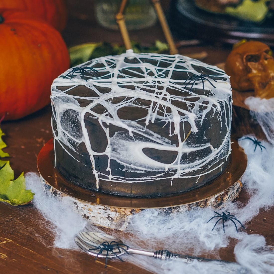 Decora tu tarta de Halloween con telas de araña de azúcar - La Petite  Cuisine